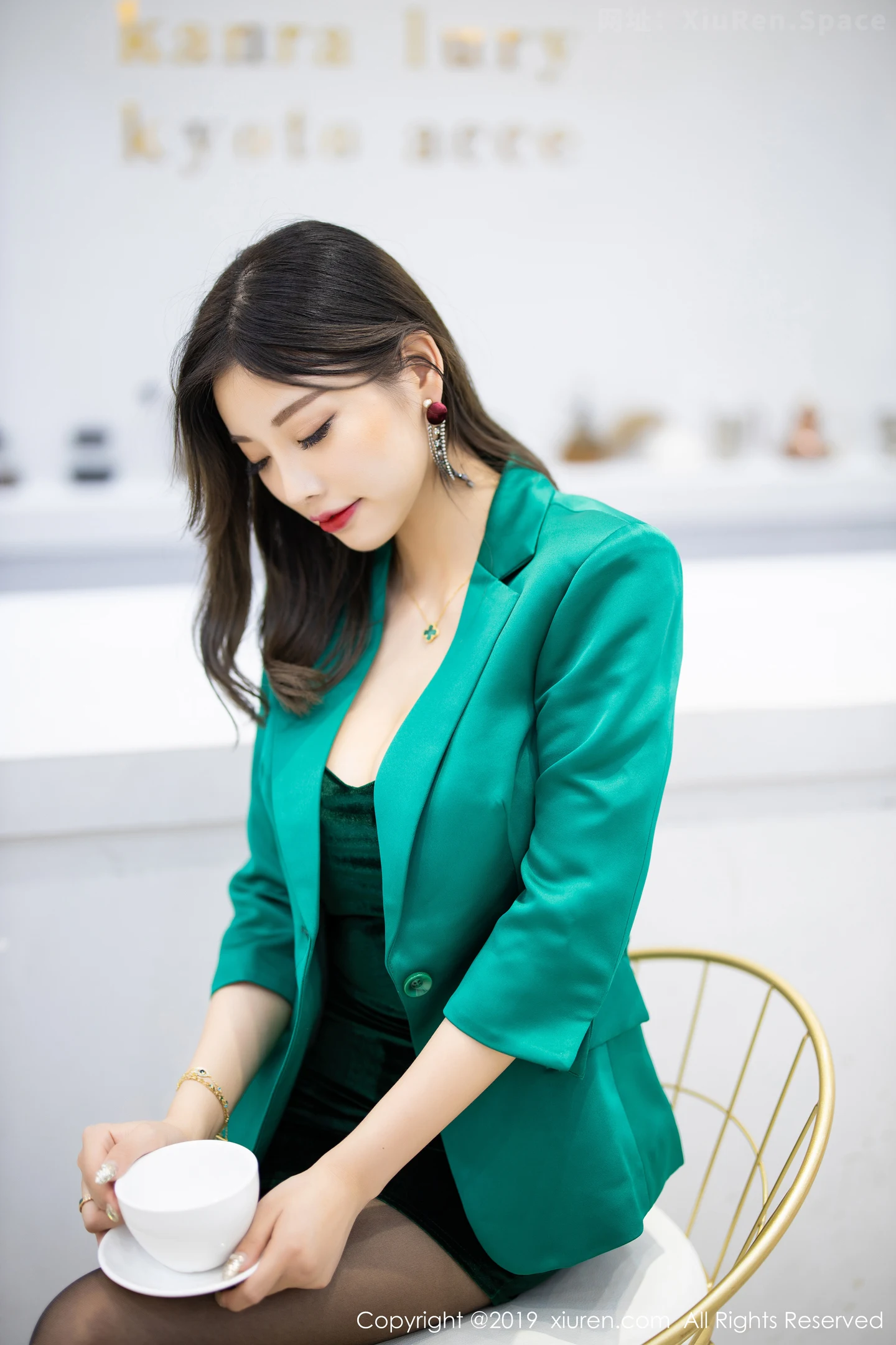 图片[6]-[XiuRen秀人网]VOL.1731 女神杨晨晨sugar私房墨绿色抹胸裙配黑丝裤袜秀美腿诱惑写真98P-秀人网官方网站